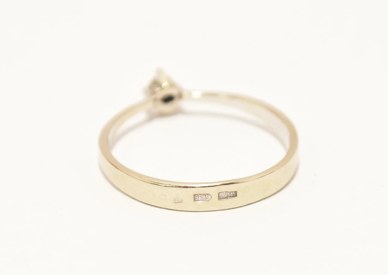 zloty-pierscionek-z-diamentem-585-r12-125g-stan-uzywany