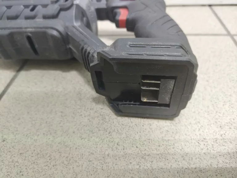 PIŁA SZABLASTA ELEKTRYCZNA PARKSIDE PSSAP A1 2AKU WALIZKA