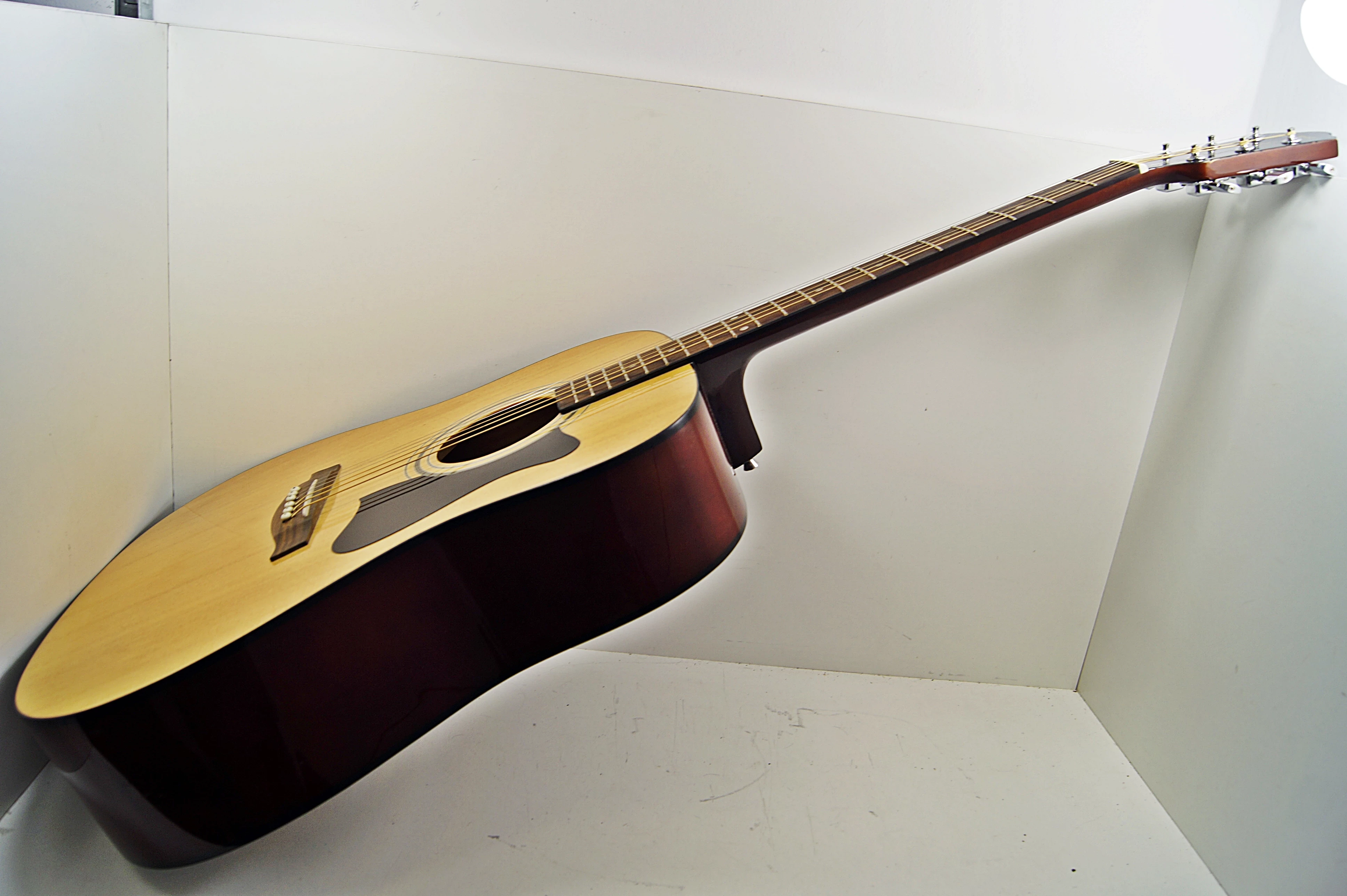 gitara-akustyczna-ibanez-v50njp-nt-3u-03-rodzaj-pudla-dreadnought-western