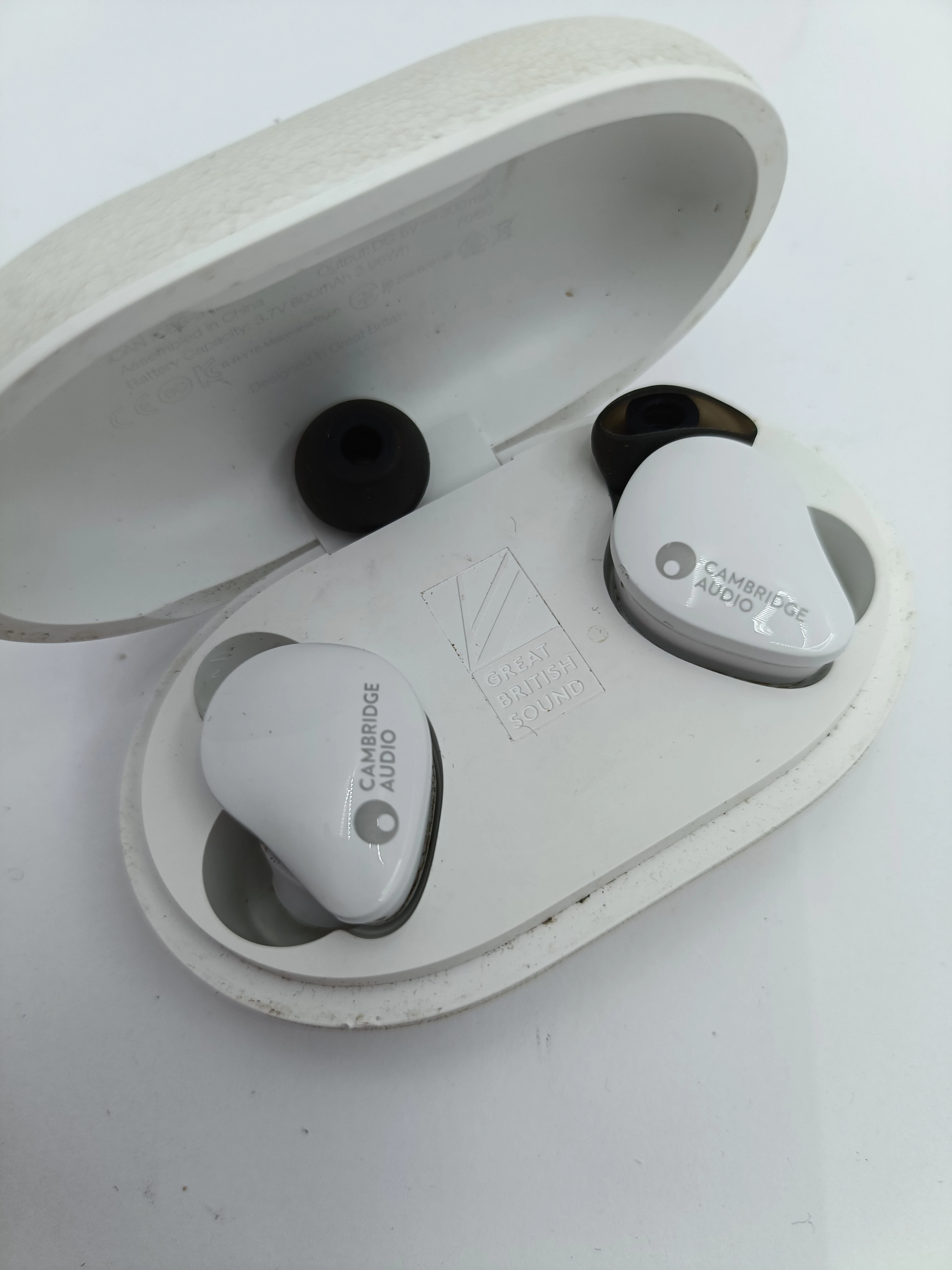 sluchawki-cambridge-audio-melomania-touch-opis-kolor-dominujacy-129357-2