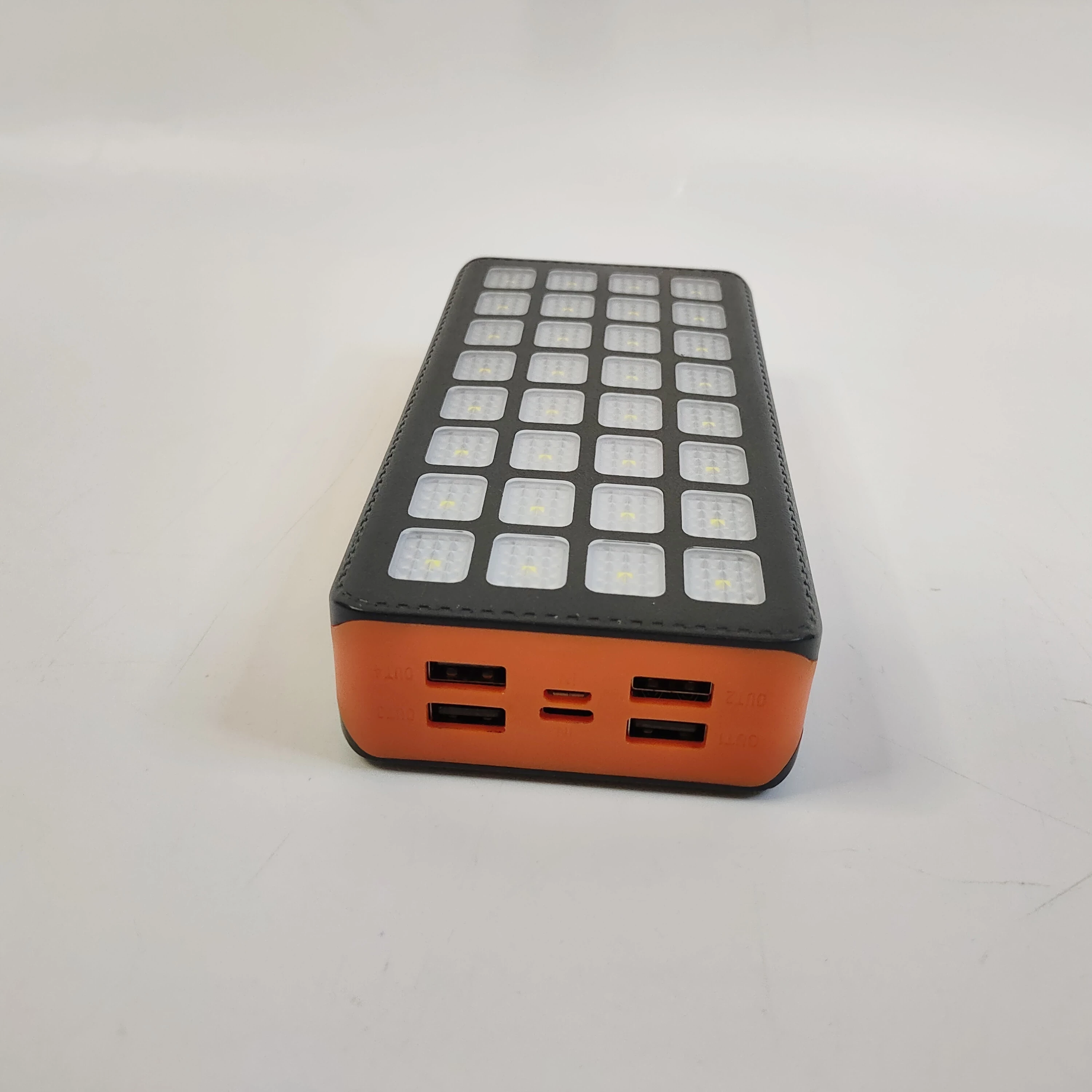 powerbank-wodoodporny-solarny-30000-latarka-mocna-ps-900-pojemnosc-akumulatora-30000