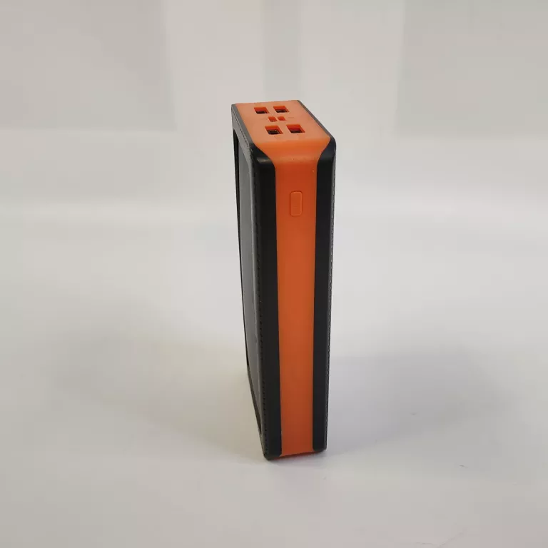 powerbank-wodoodporny-solarny-30000-latarka-mocna-ps-900-stan-uzywany