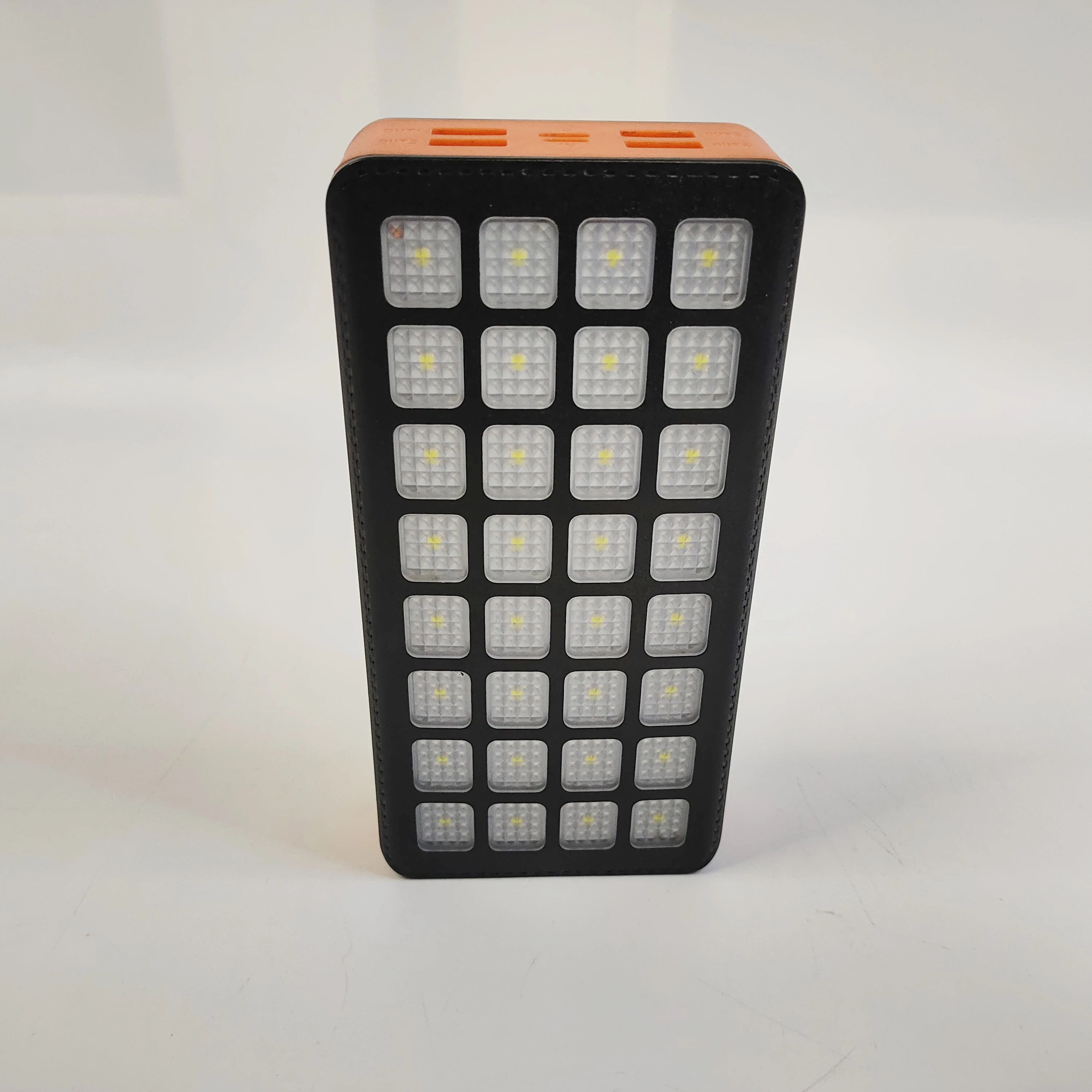 powerbank-wodoodporny-solarny-30000-latarka-mocna-ps-900-plac-daszynskiego-5-czestochowa-sj