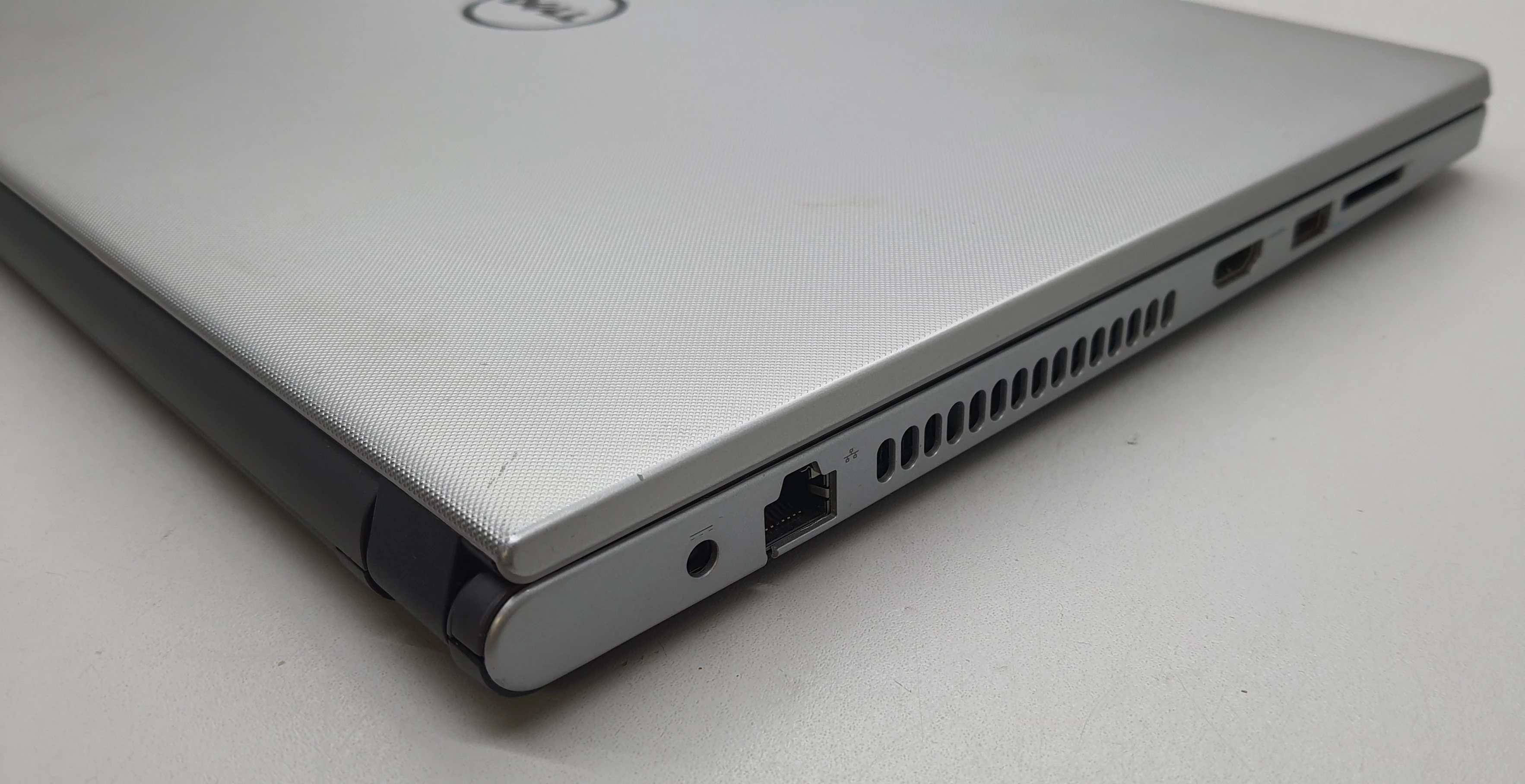 laptop-dell-inspiron-15-5000-series-intel-i34gbgefroce-920m-seria-procesora-intel-core-3