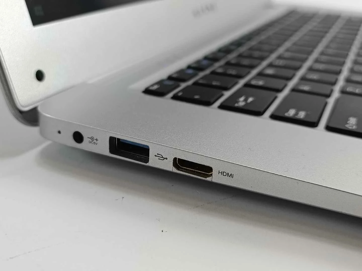 laptop-kiano-slimnote-141-141-intel-atom-4-gb-32-gb-wielkosc-pamieci-ram-200941-2177