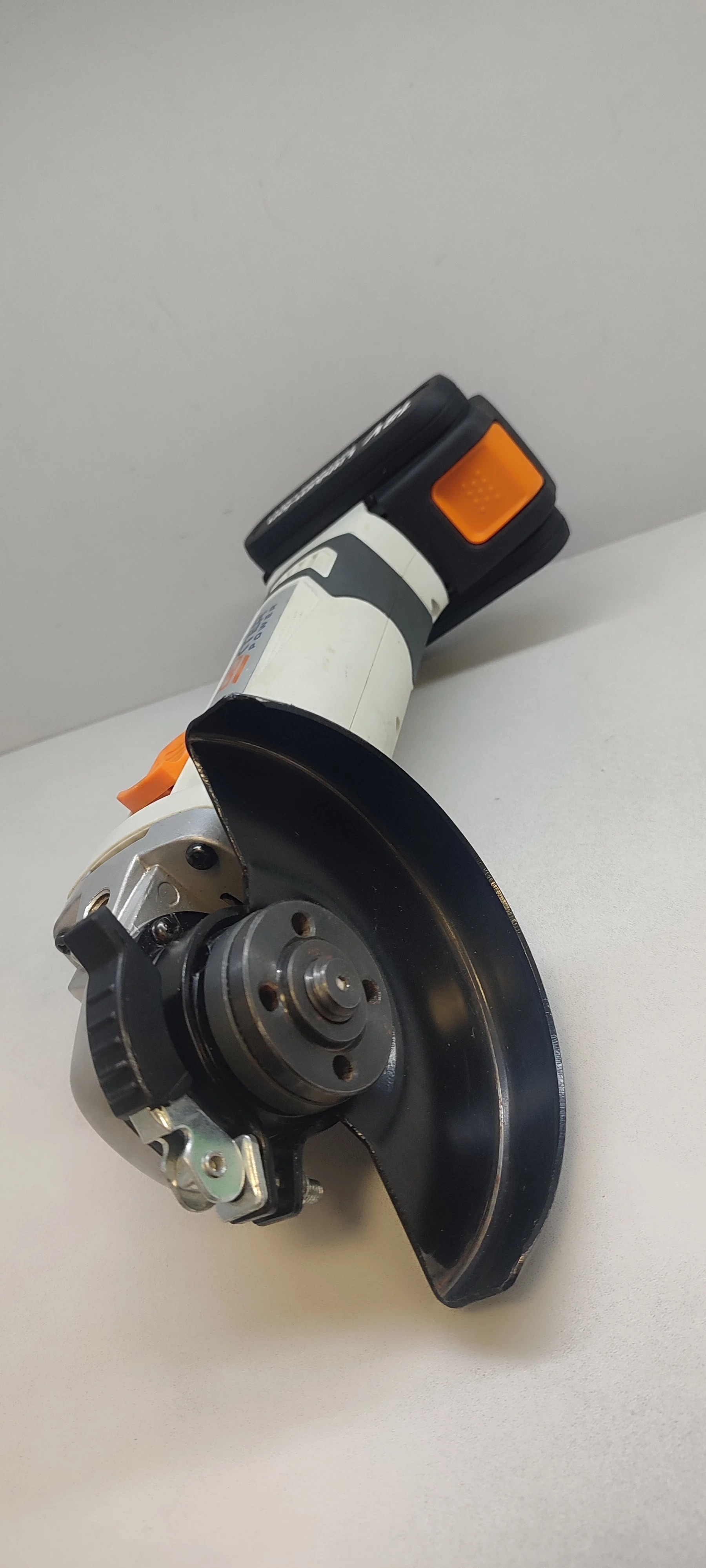 szlifierka-akumulatorowa-dexter-cga18ld-rodzaj-zasilania-akumulatorowe