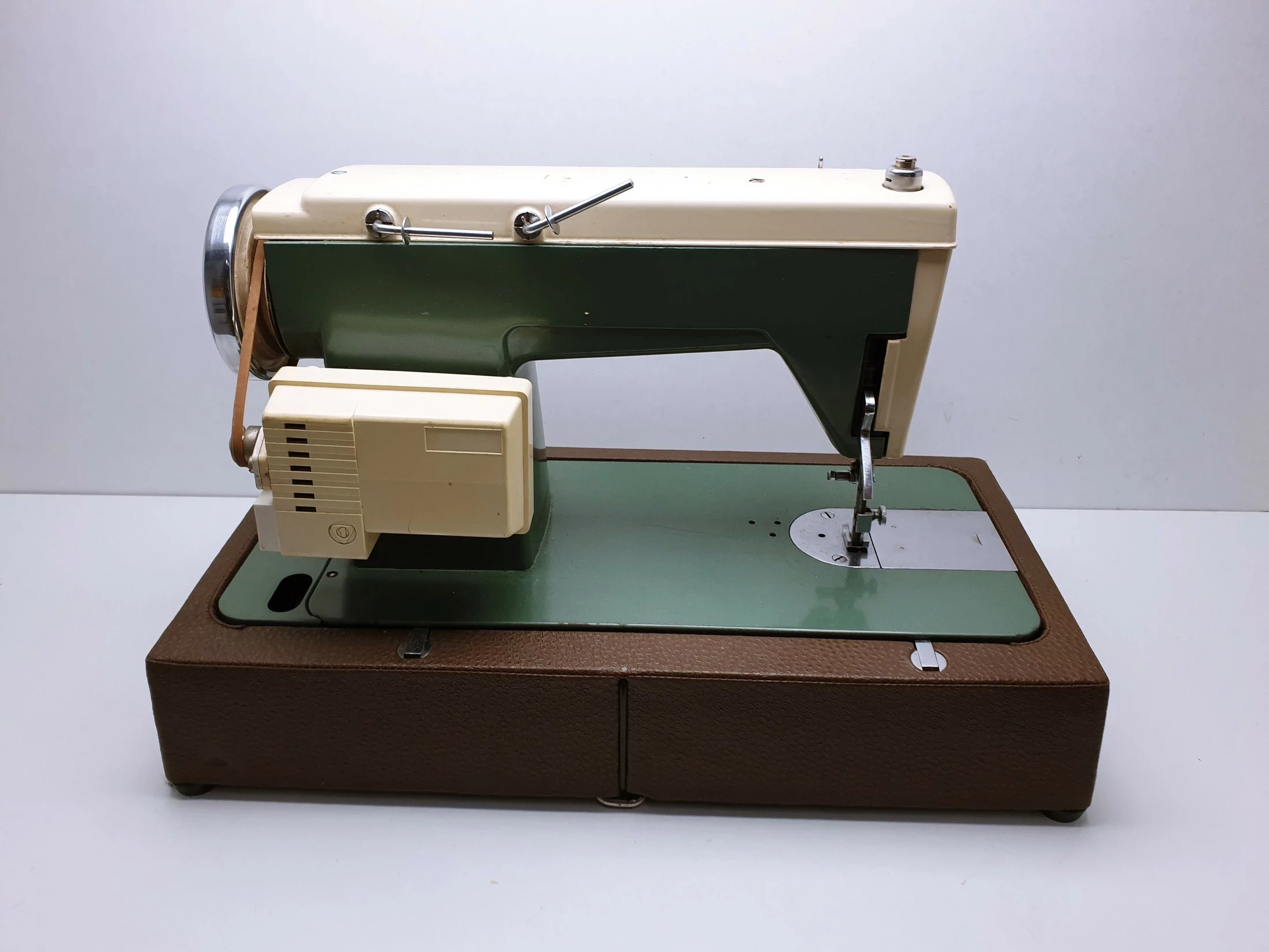 maszyna-do-szycia-lucznik-413-walizka-stan-11323-253806