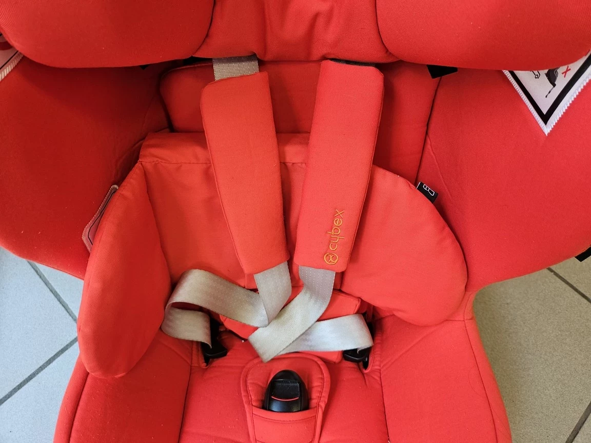 fotelik-samochodowy-cybex-sirona-z-i-size-gold-mocowanie-fotelika-wzgledem-kierunku-jazdy-129390-4