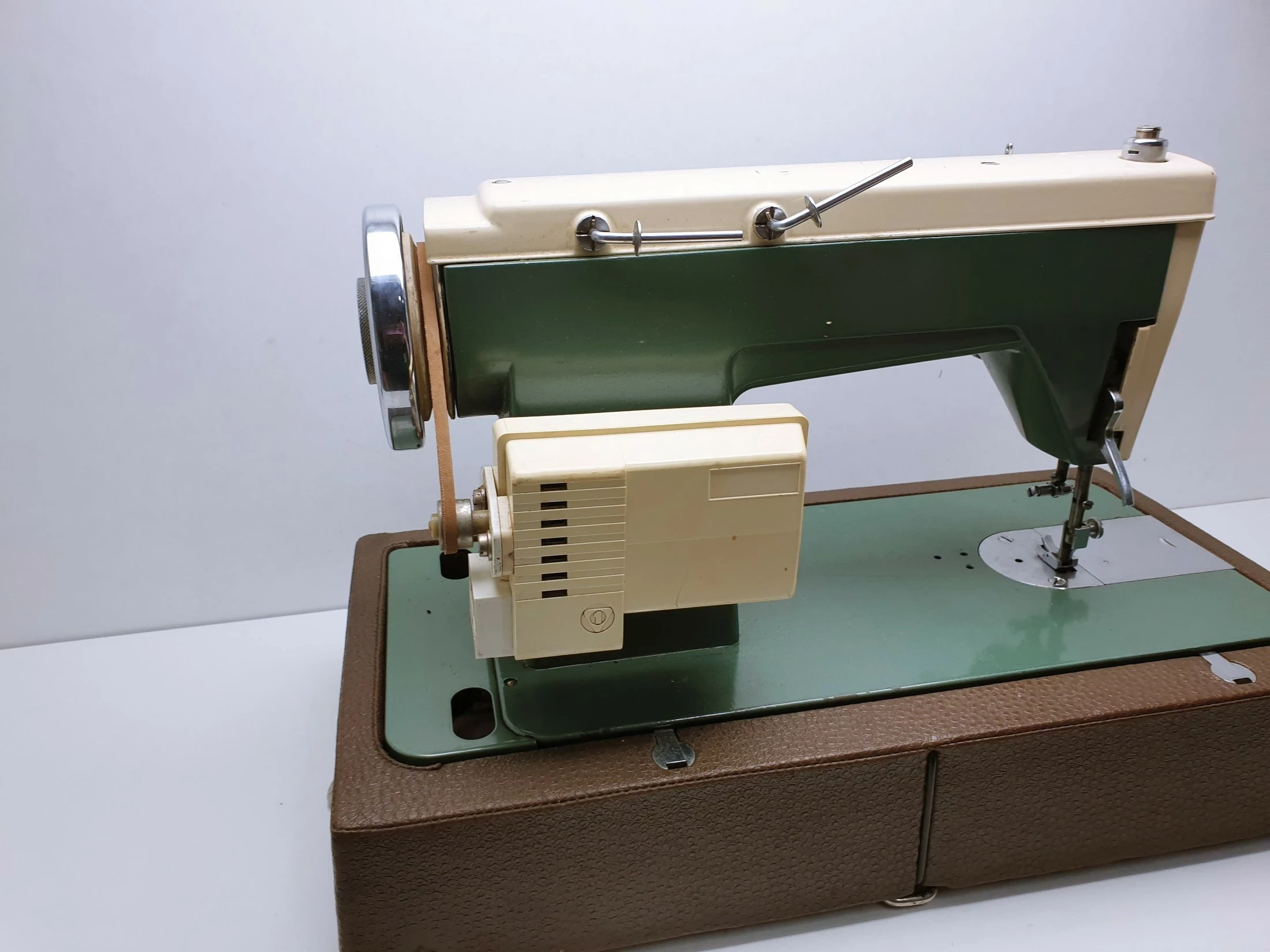maszyna-do-szycia-lucznik-413-walizka-wroclawska-6-opole-sj