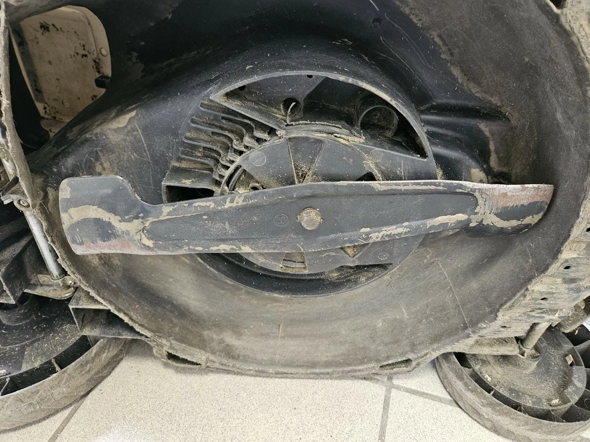 kosiarka-macallister-mlmp-1600-w-38cm-moc-silnika-1600