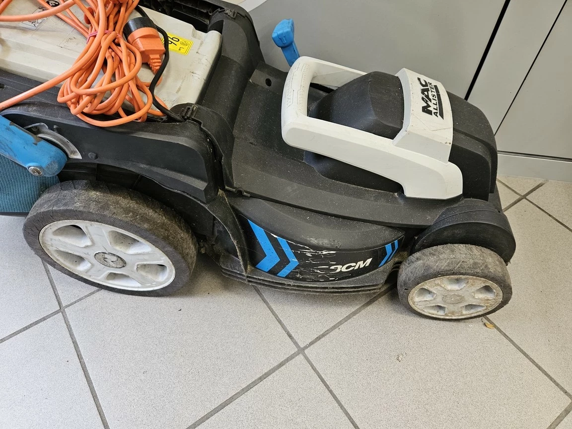 kosiarka-macallister-mlmp-1600-w-38cm-kod-producenta-6939500727206