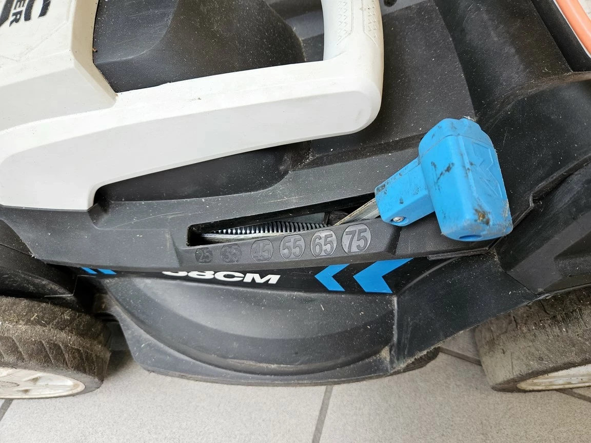 kosiarka-macallister-mlmp-1600-w-38cm-stan-uzywany