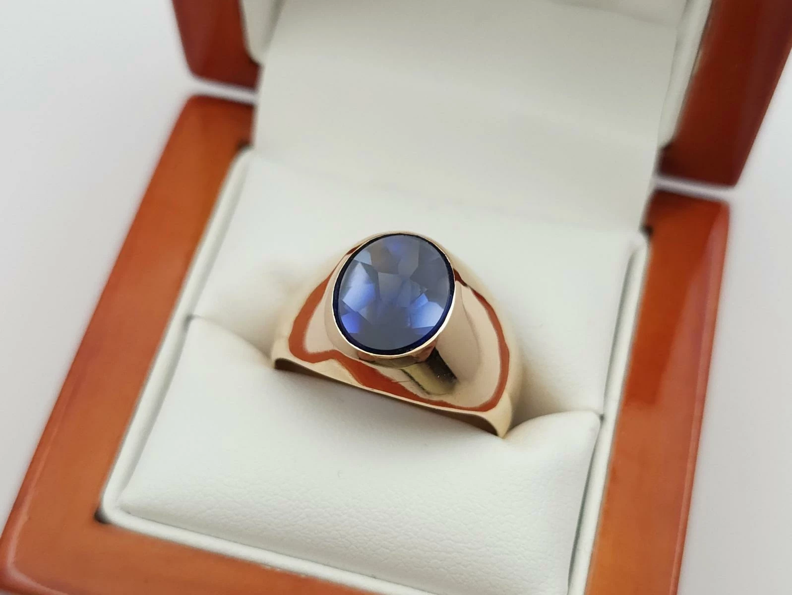 piekny-zloty-sygnet-z-niebieskim-kamieniem-585-14k-r28-979g-ean-gtin-5903772019902