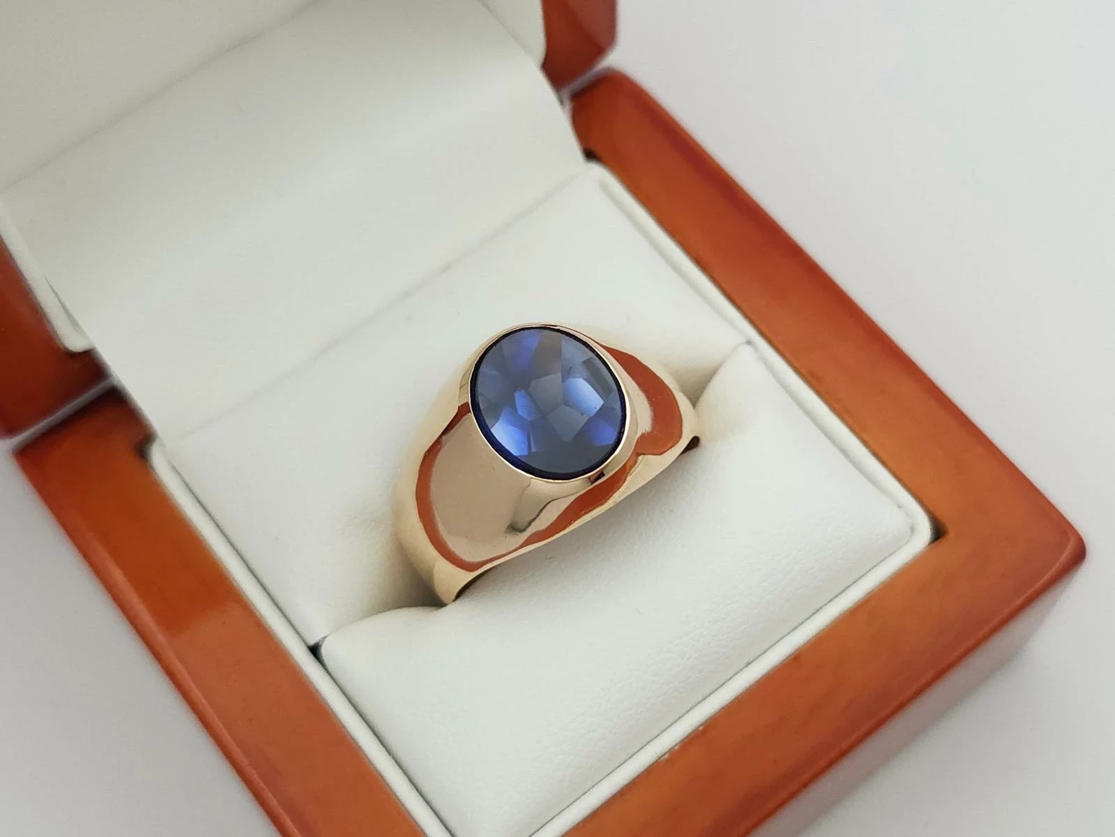 piekny-zloty-sygnet-z-niebieskim-kamieniem-585-14k-r28-979g-product-id-16b23387-cd9b-4380-9f58-7612fa6872ac