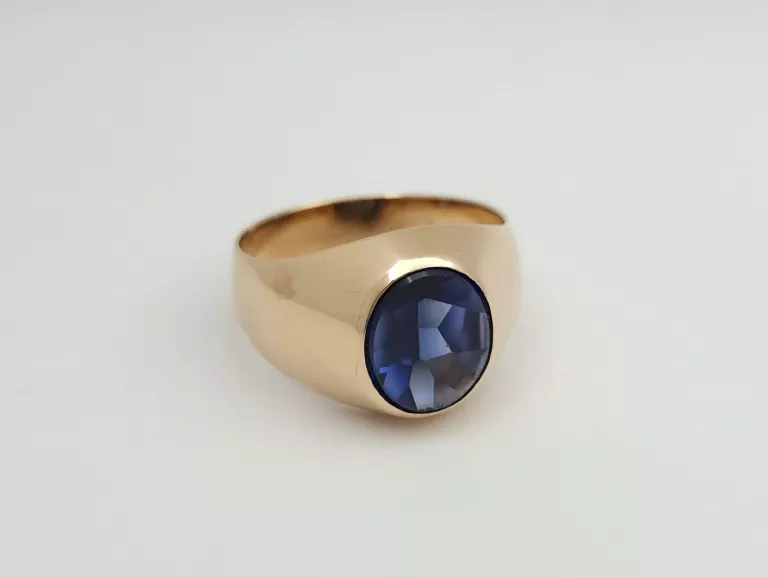 piekny-zloty-sygnet-z-niebieskim-kamieniem-585-14k-r28-979g-cechy-brak