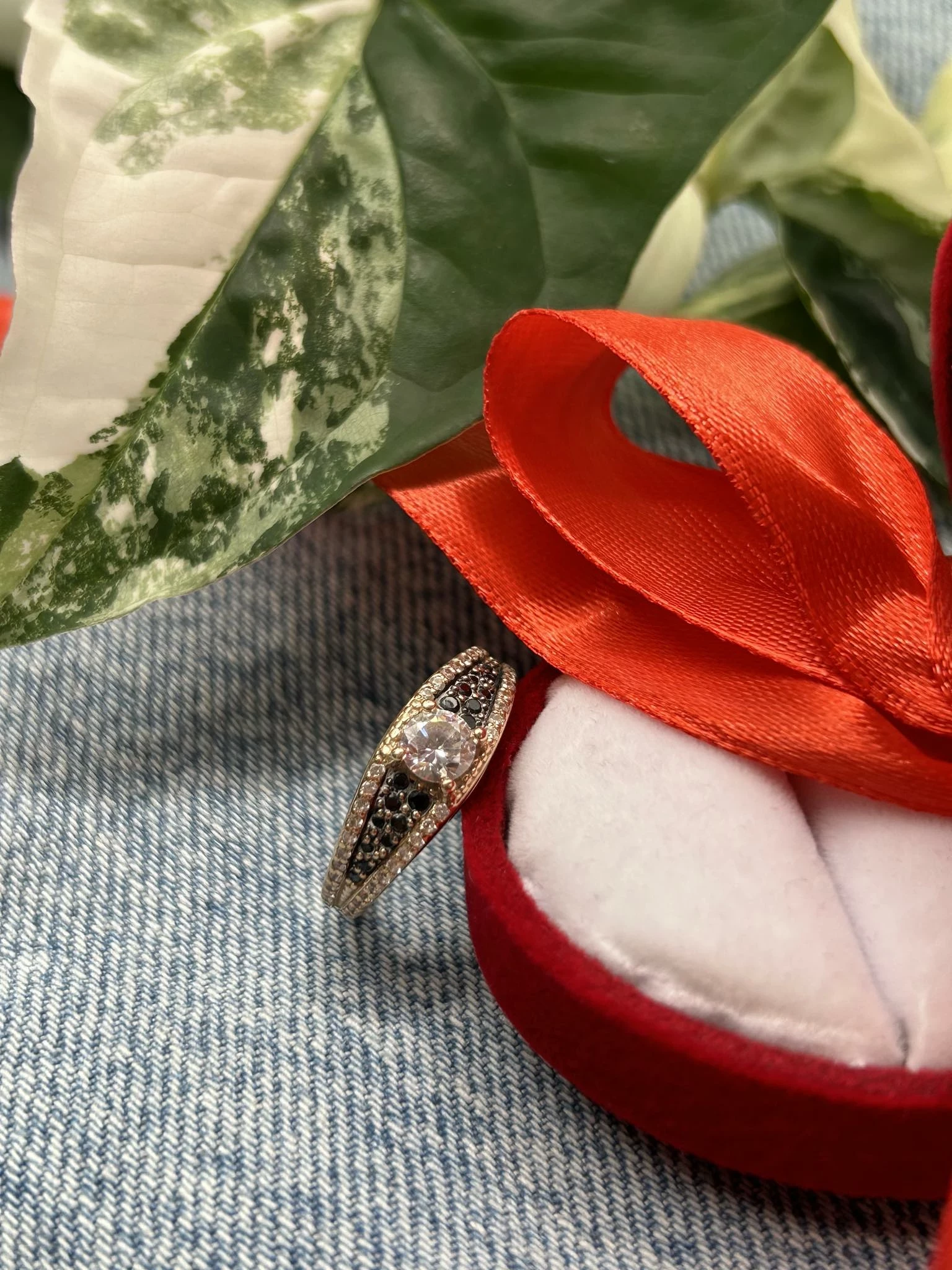 sliczny-zloty-pierscionek-cyrkonie-czarne-kamyki-p585-g375-r14-kamien-17088-128