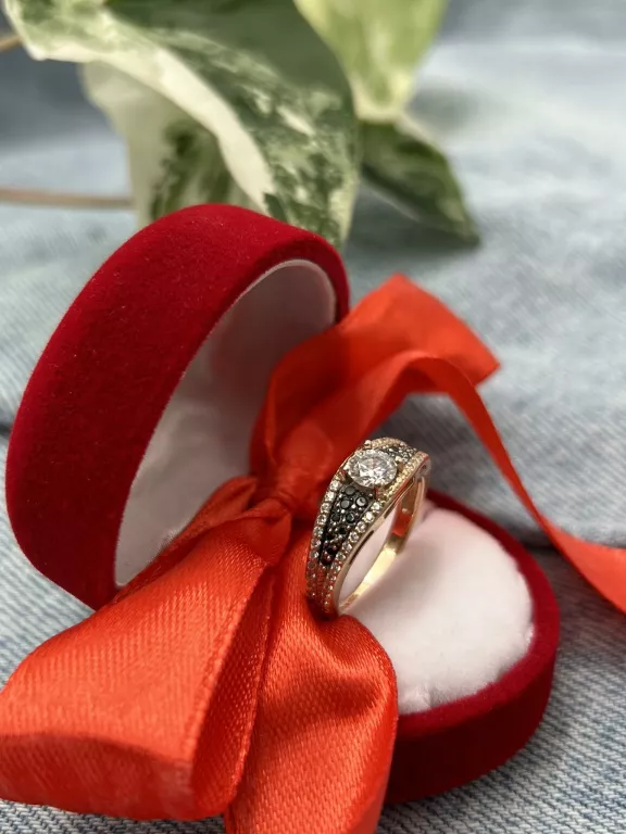 sliczny-zloty-pierscionek-cyrkonie-czarne-kamyki-p585-g375-r14-rodzaj-2205-2