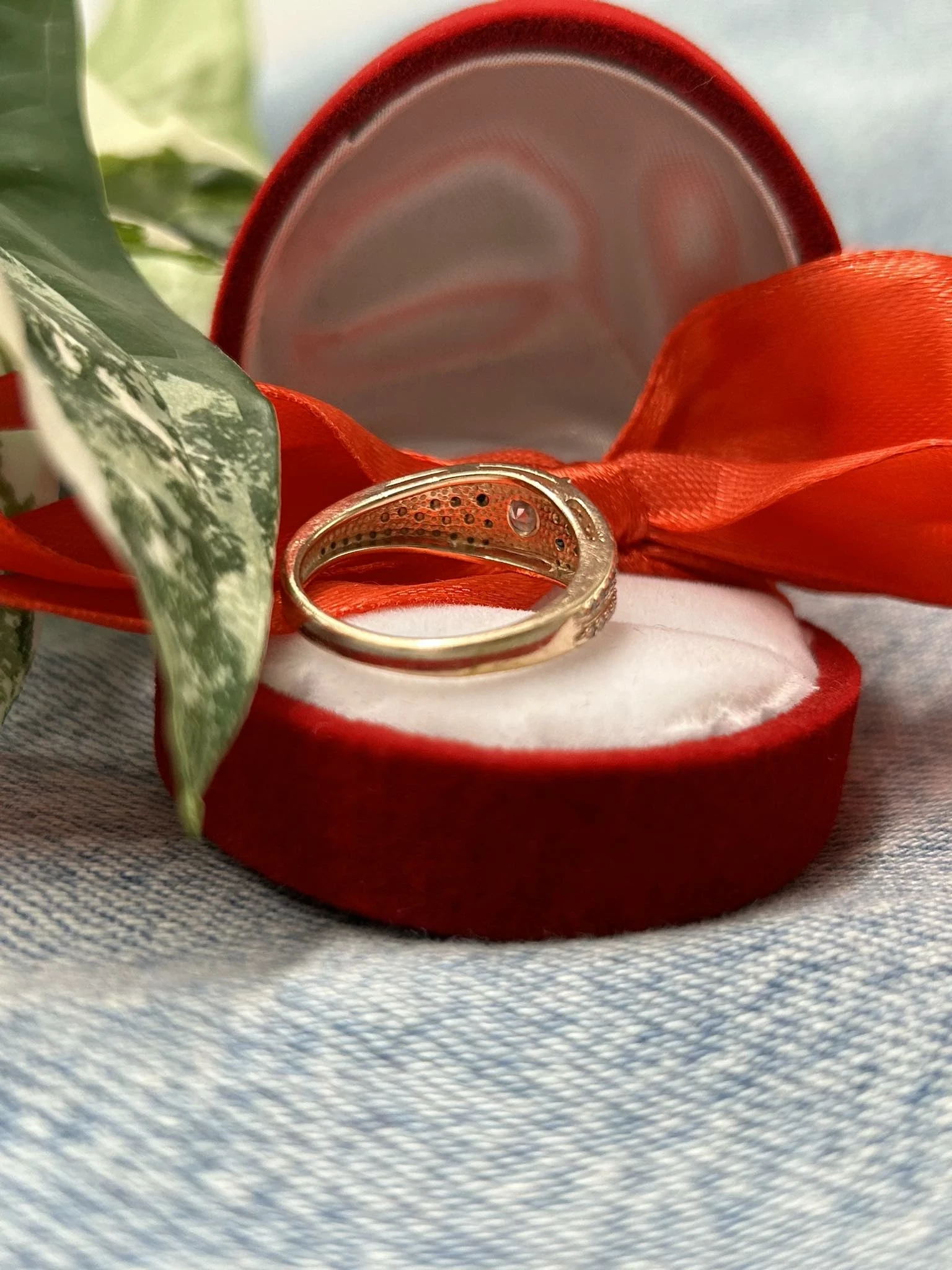 sliczny-zloty-pierscionek-cyrkonie-czarne-kamyki-p585-g375-r14-marka-248811-950468