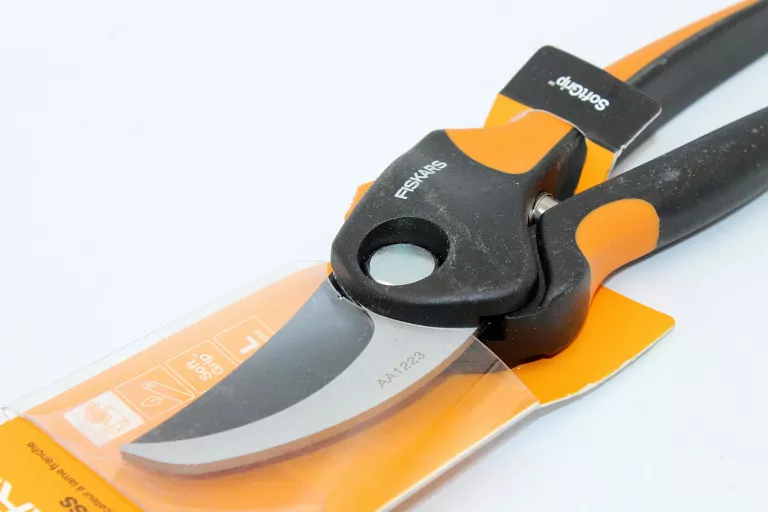 RĘCZNY SEKATOR NOŻYCOWY FISKARS AA1223