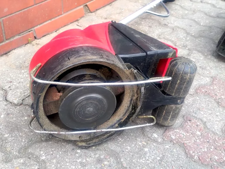 PODKASZARKA ELEKRTYCZNA MTD Z KOSZEM