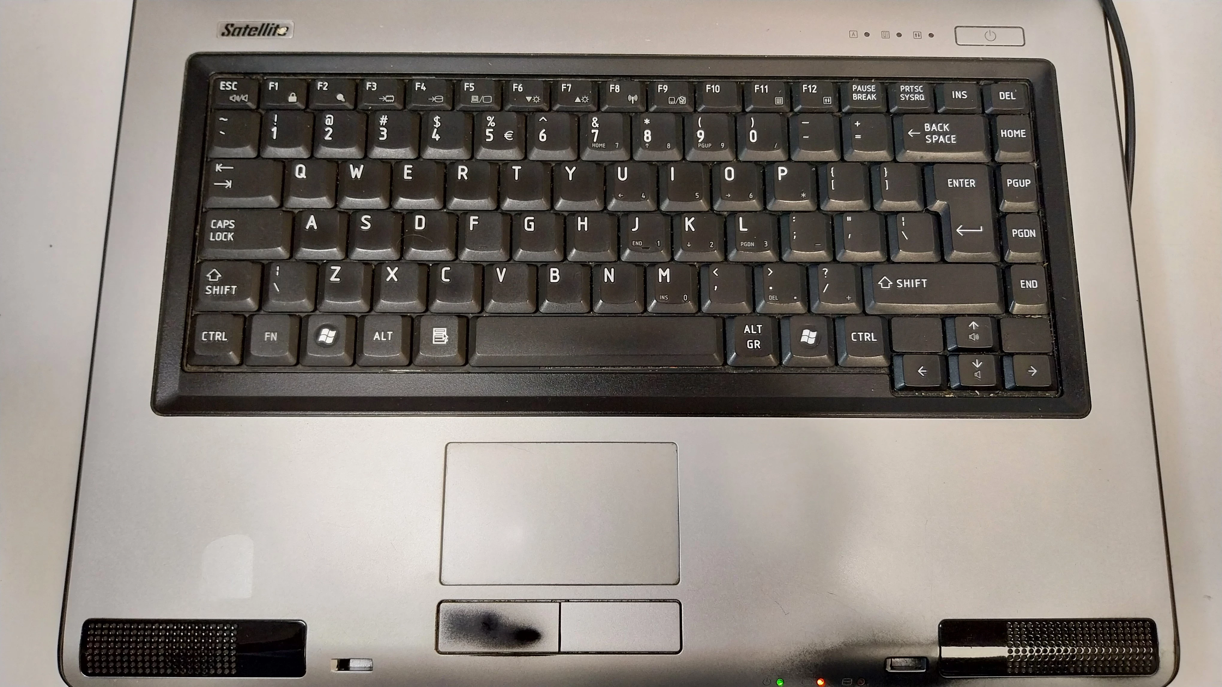 laptop-toshiba-satellite-l40-zas-myszka-pojemnosc-dysku-1