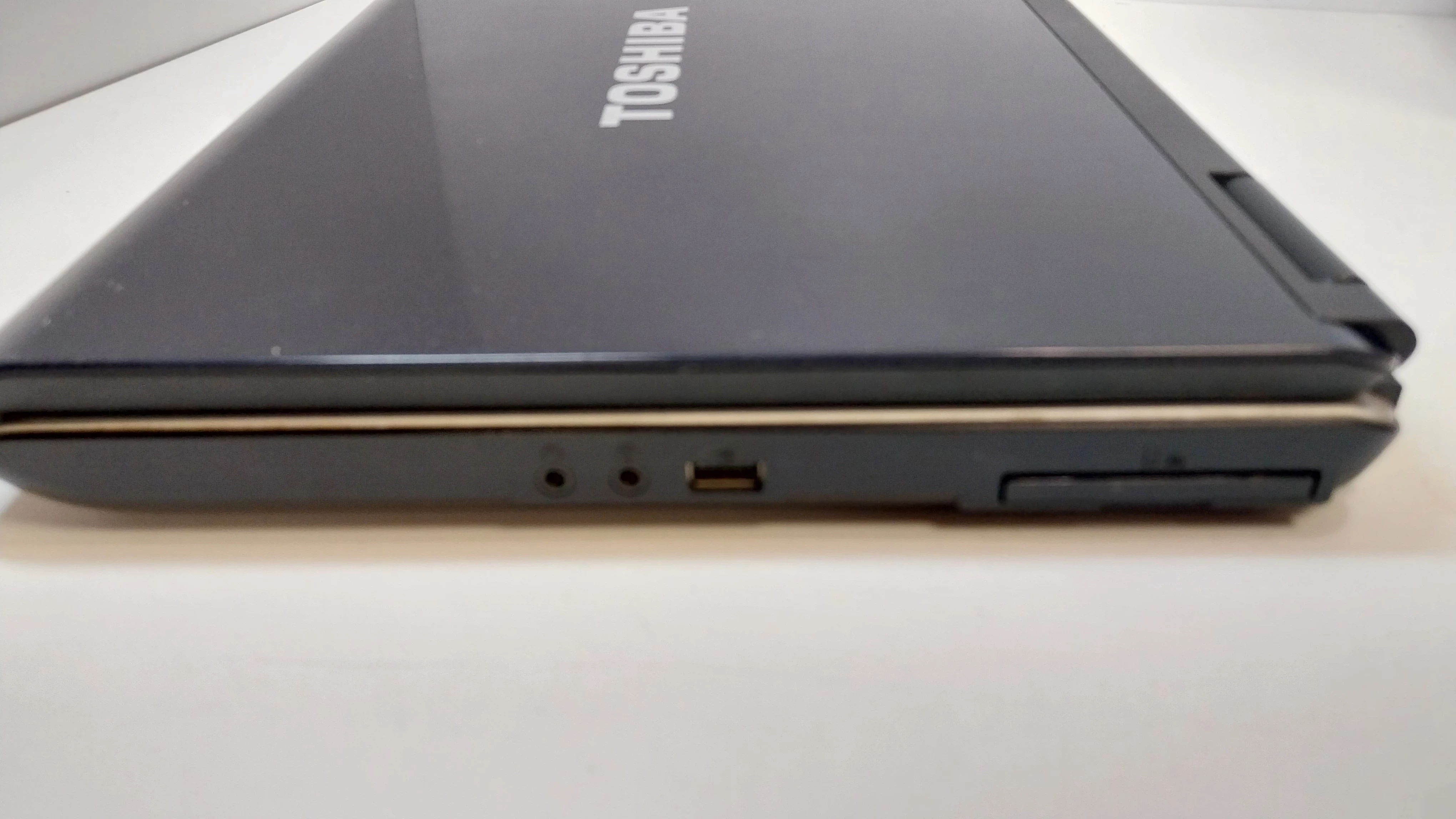 laptop-toshiba-satellite-l40-zas-myszka-stan-uzywany