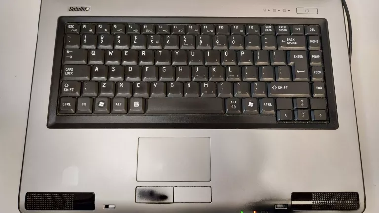 laptop-toshiba-satellite-l40-zas-myszka-pojemnosc-dysku-1