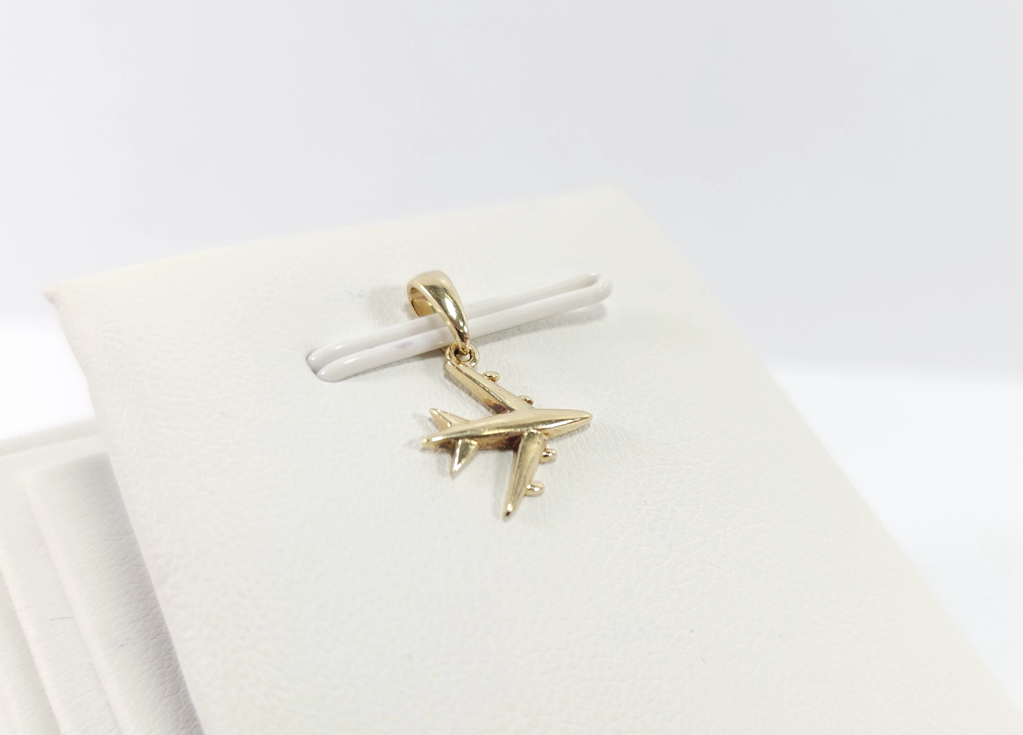 urocza-zlota-zawieszka-samolot-585-040g-stan-uzywany