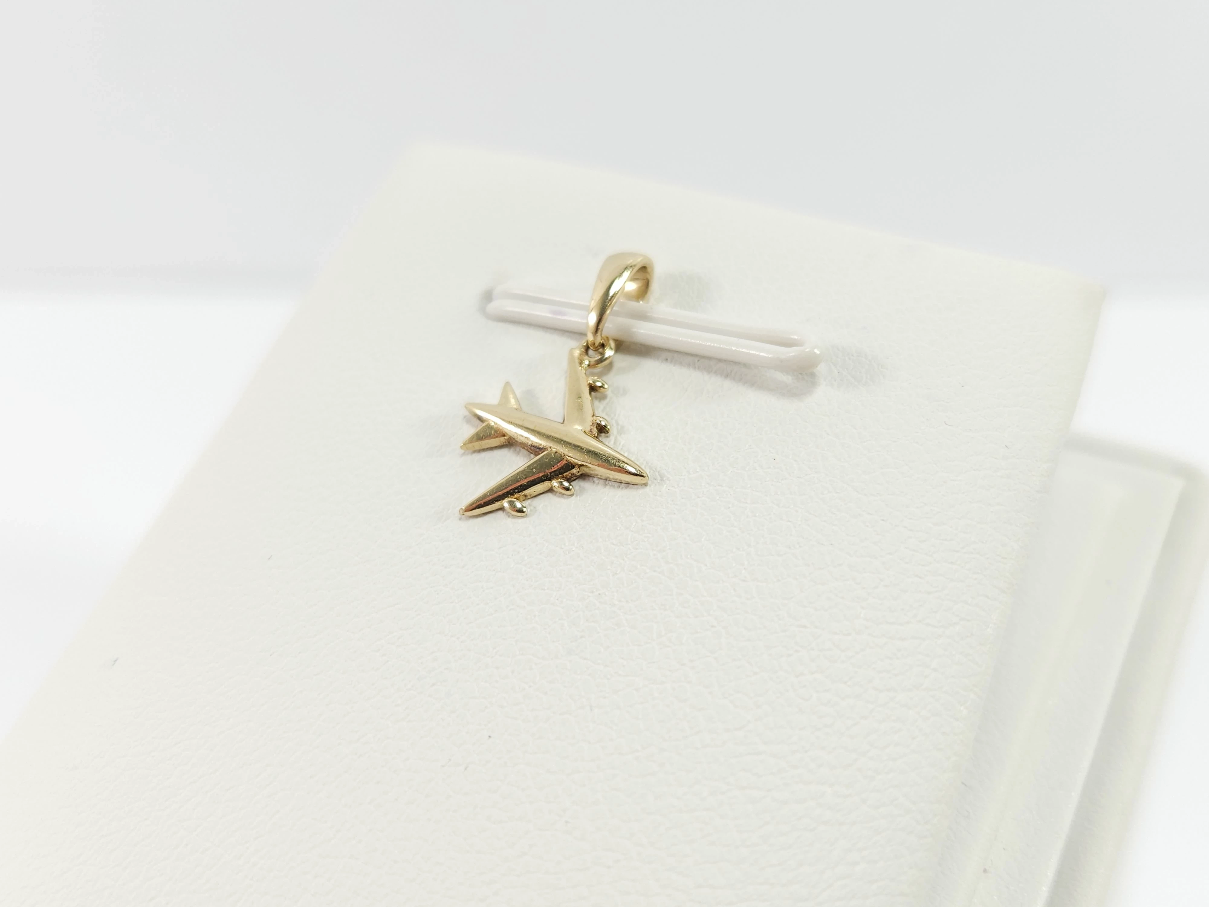 urocza-zlota-zawieszka-samolot-585-040g-marka-bez-marki