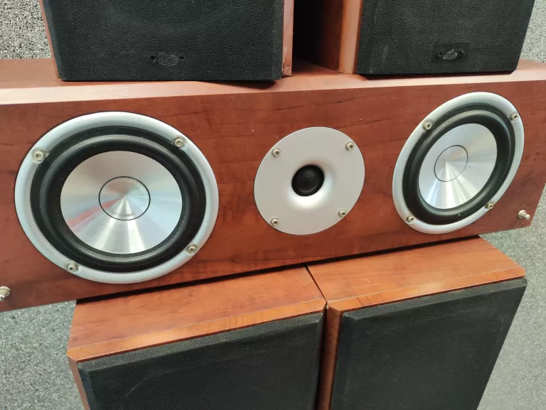 ZESTAW 5 GŁOŚNIKÓW PURE ACOUSTICS THE ROYAL SERIES, OKABLOWANIE