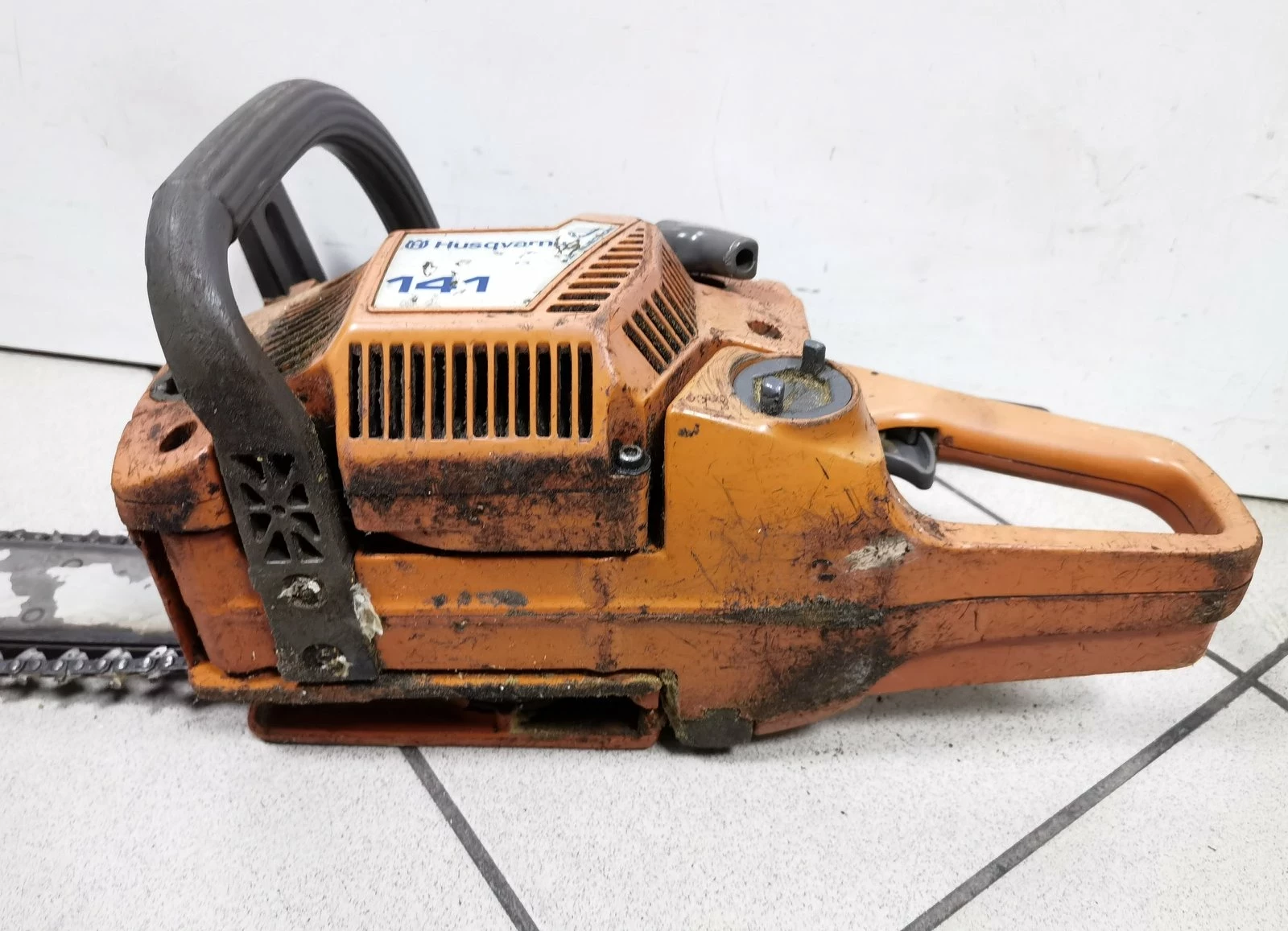 pila-spalinowa-husqvarna-141-zasilanie-spalinowe