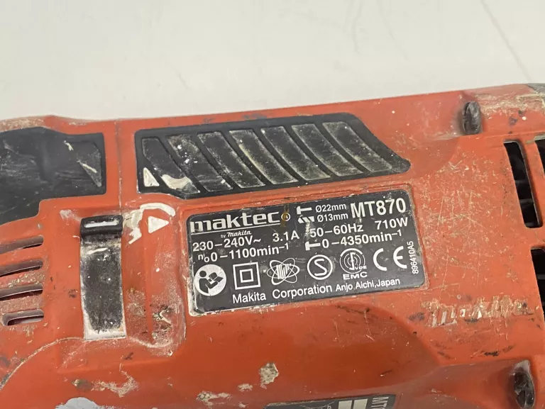 MŁOTOWIERTARKA MAKTEC MT870 710 W