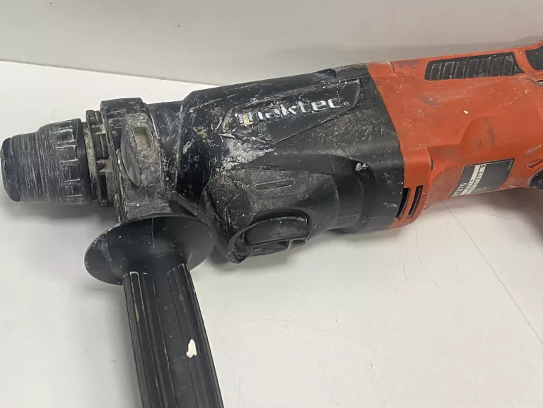 MŁOTOWIERTARKA MAKTEC MT870 710 W
