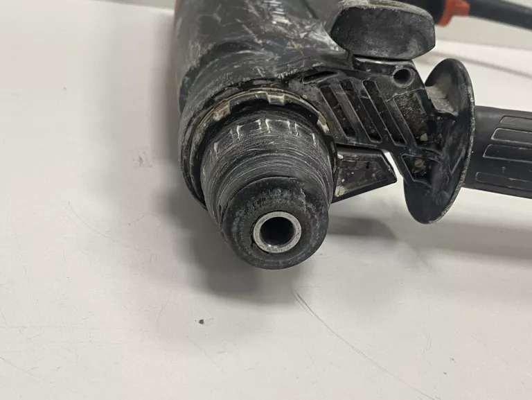 MŁOTOWIERTARKA MAKTEC MT870 710 W