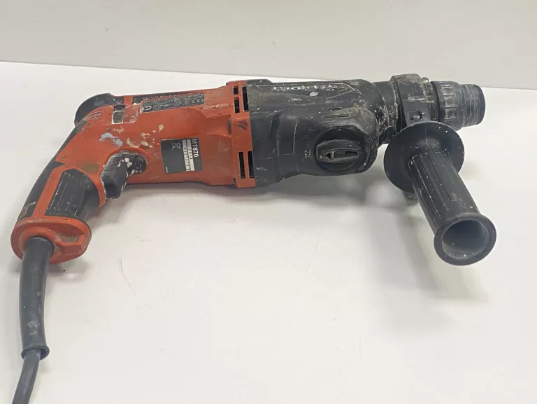 MŁOTOWIERTARKA MAKTEC MT870 710 W