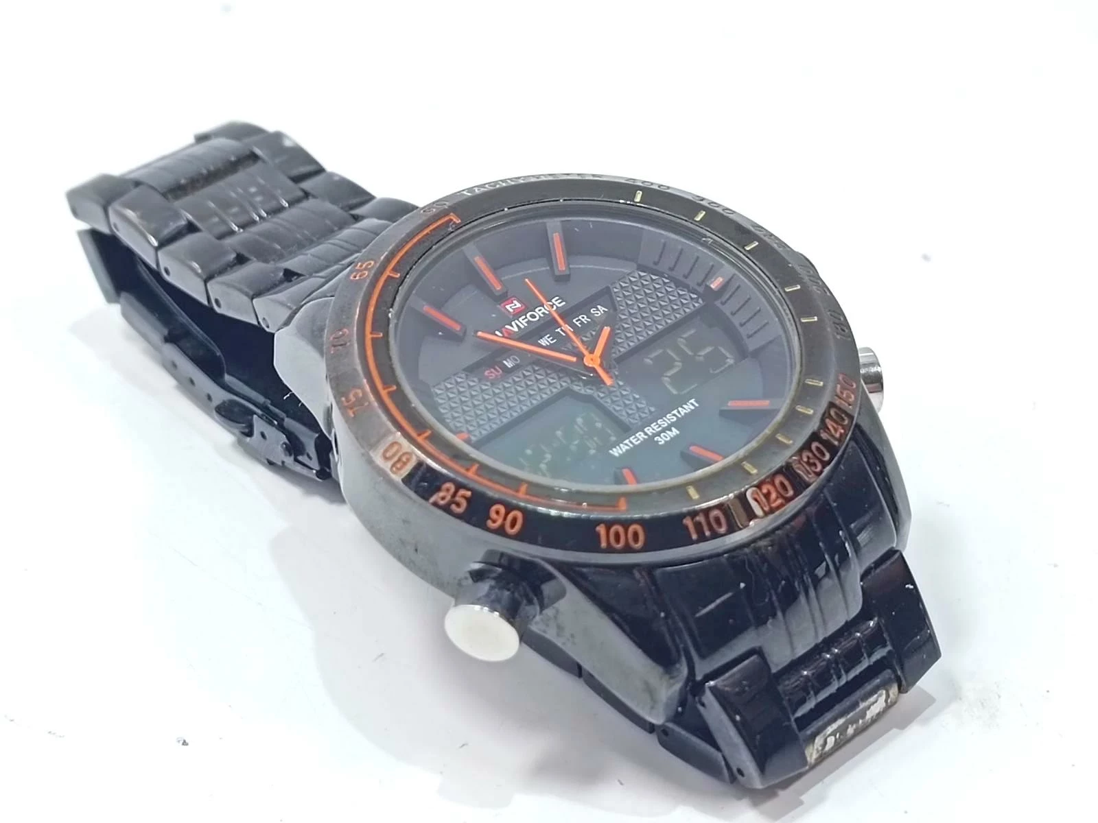 zegarek-naviforce-nf9024m-funkcje-datownik