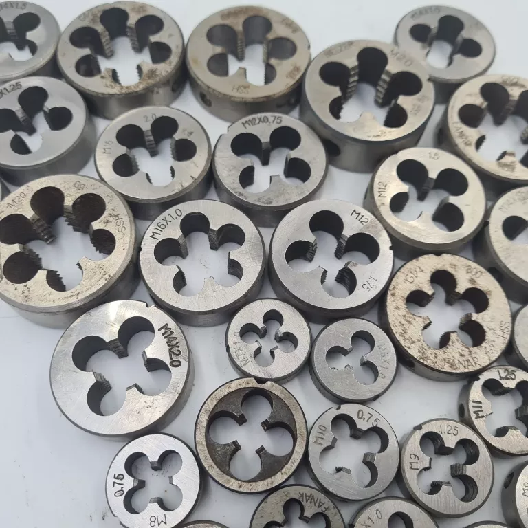 zestaw-13-gwintownikow-i-37-narzynek-kod-producenta-v07061