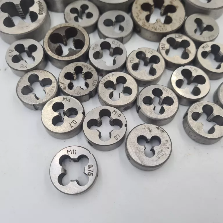 zestaw-13-gwintownikow-i-37-narzynek-product-id-1dee752b-0f9e-4963-9a9d-e98889585e0d