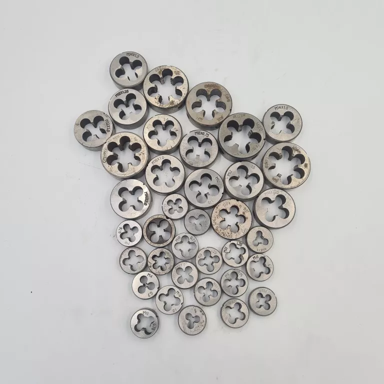 zestaw-13-gwintownikow-i-37-narzynek-marka-248811-958954