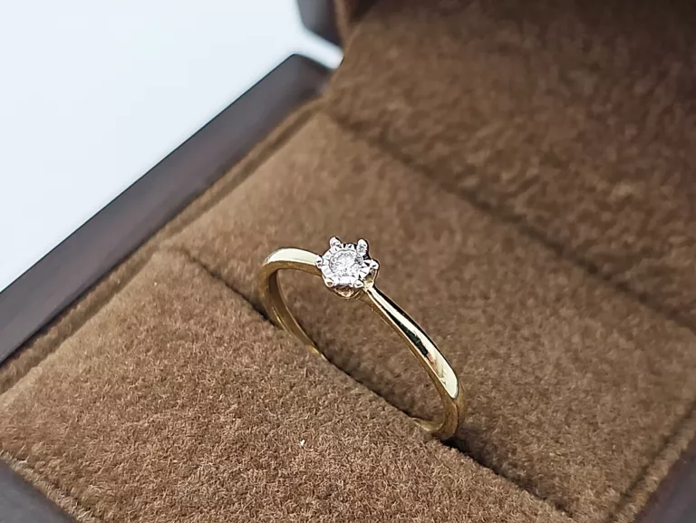 ZŁOTY PIERŚCIONEK "W.KRUK" Z DIAMENTEM 0,04CT S12/H 585 R. 14