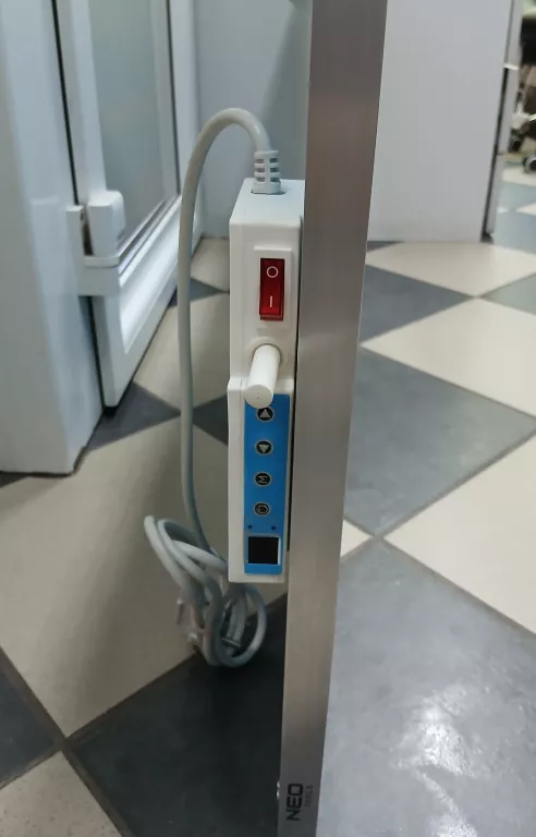 GRZEJNIK PANEL NA PODCZERWIEŃ NEO TOOLS 90-101 720W BDB STAN!