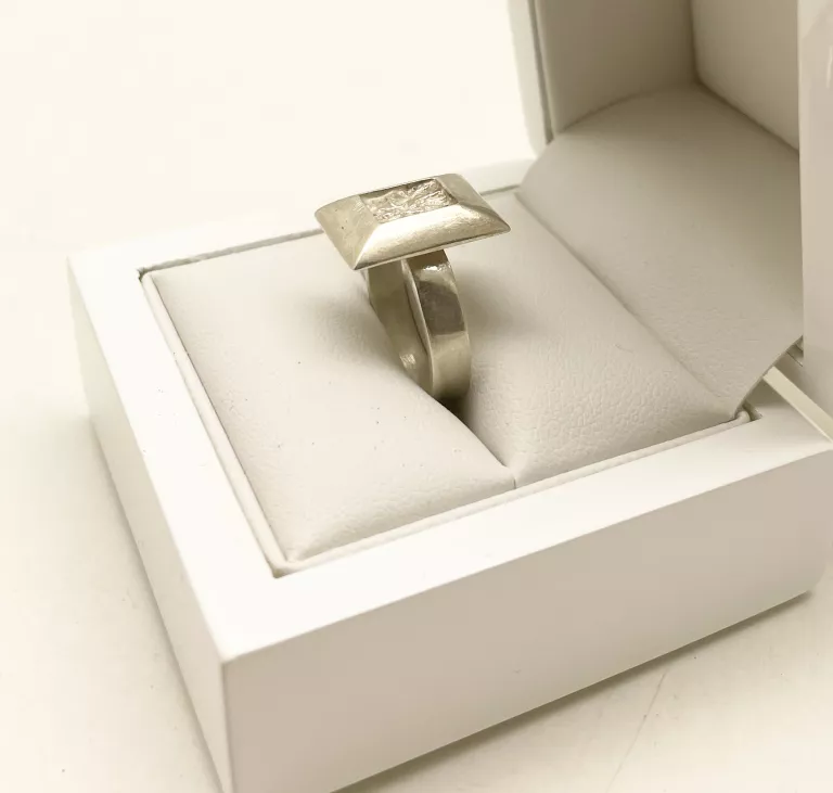 SREBRNY PIERŚCIONEK P925 4,54G