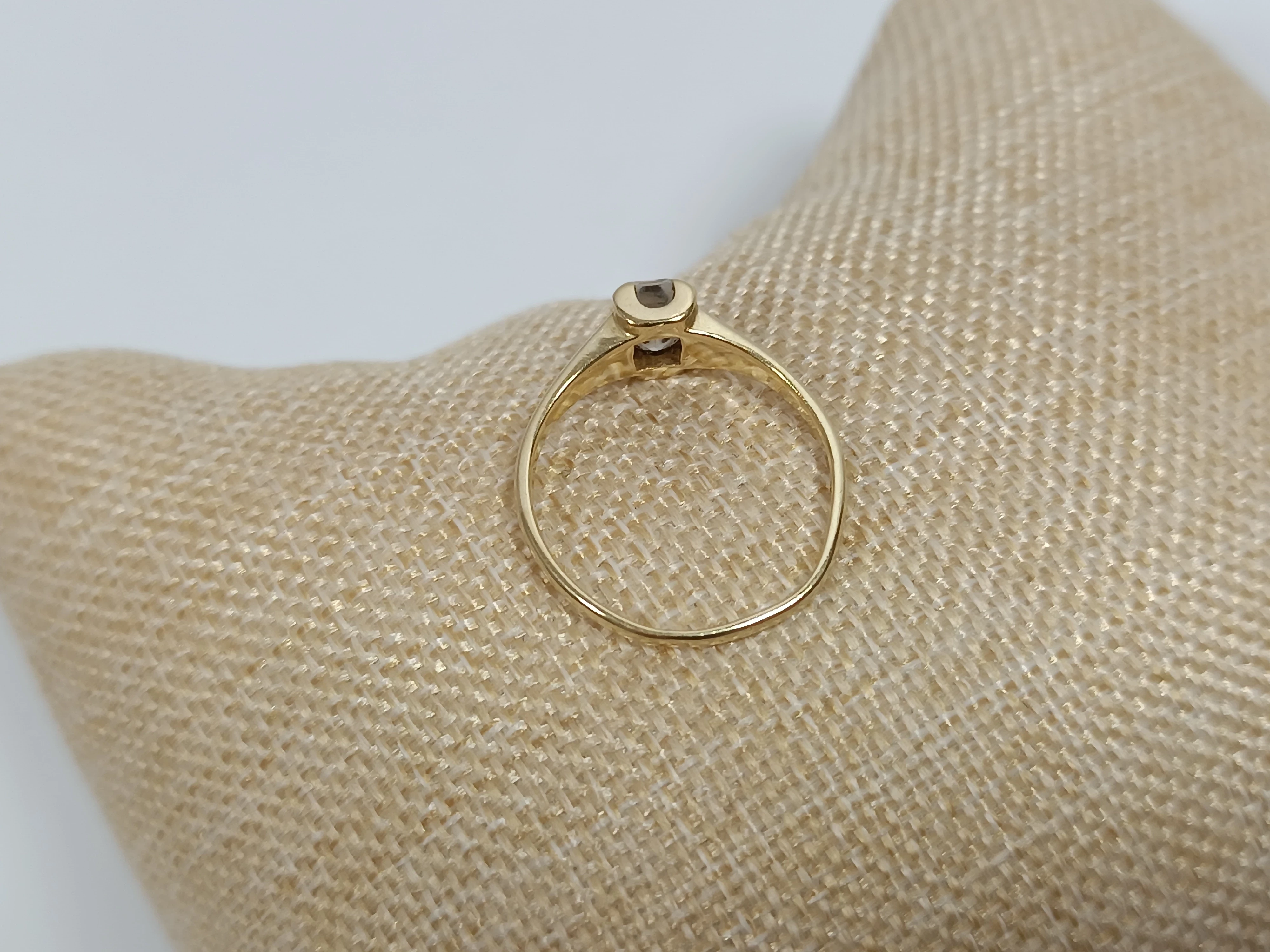 piekny-zloty-pierscionek-proby-585-kamien-17088-128