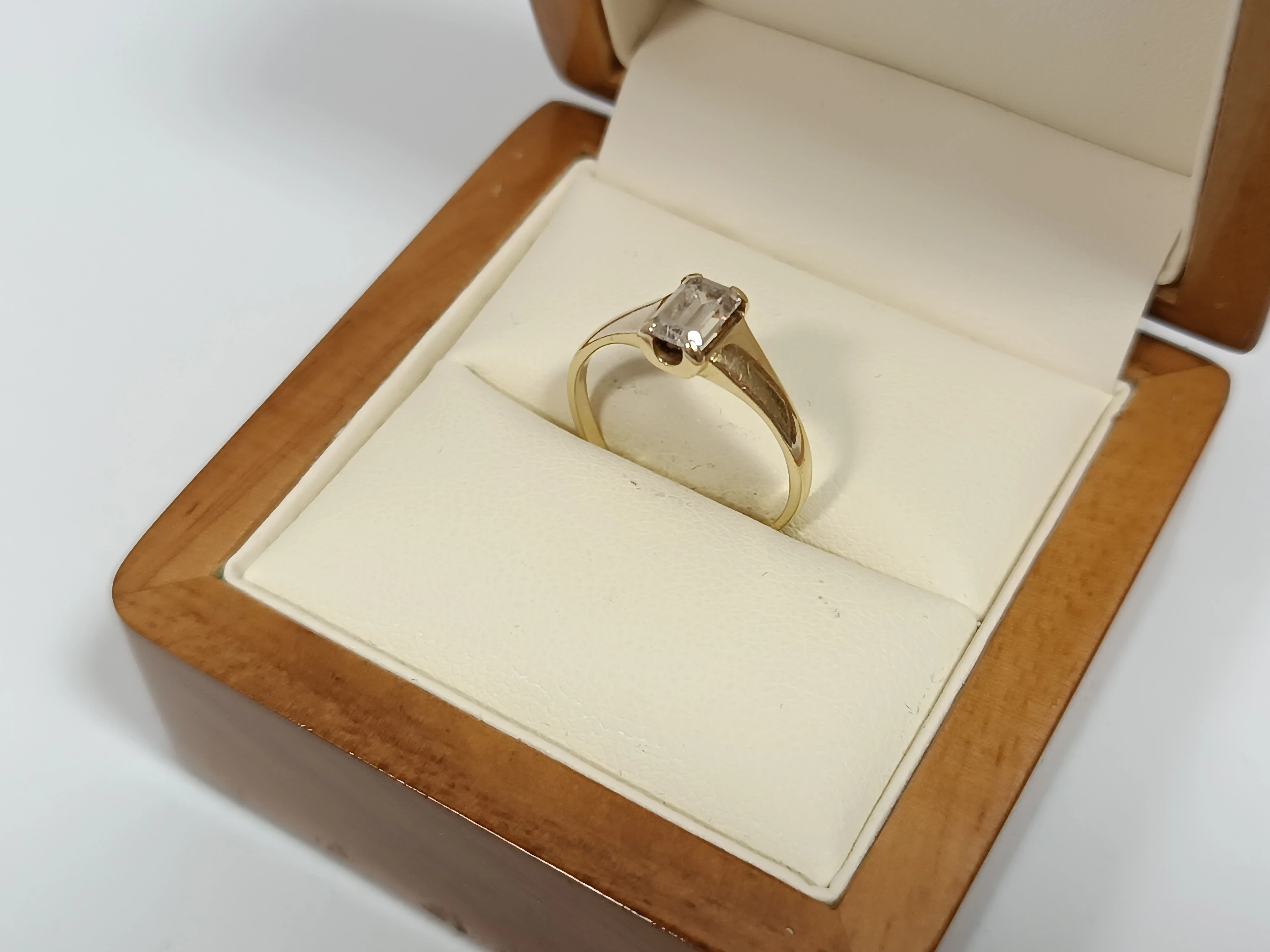 piekny-zloty-pierscionek-proby-585-ean-gtin-5900025433713