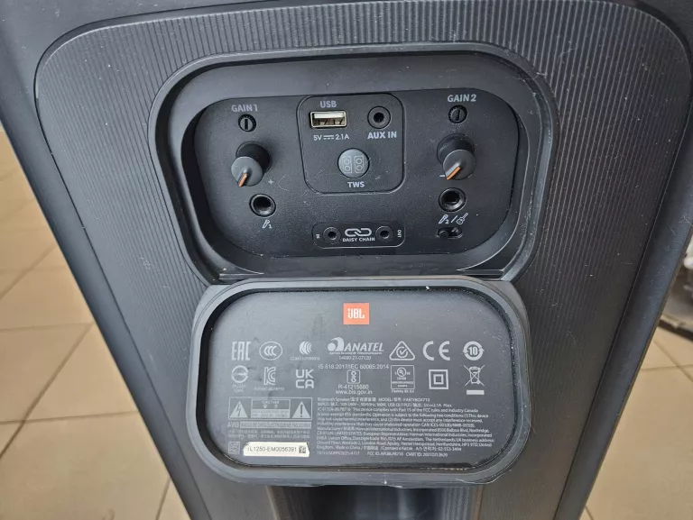 duzy-glosnik-przenosny-jbl-partybox-710-800w-bt-power-audio-funkcje-funkcja-karaoke