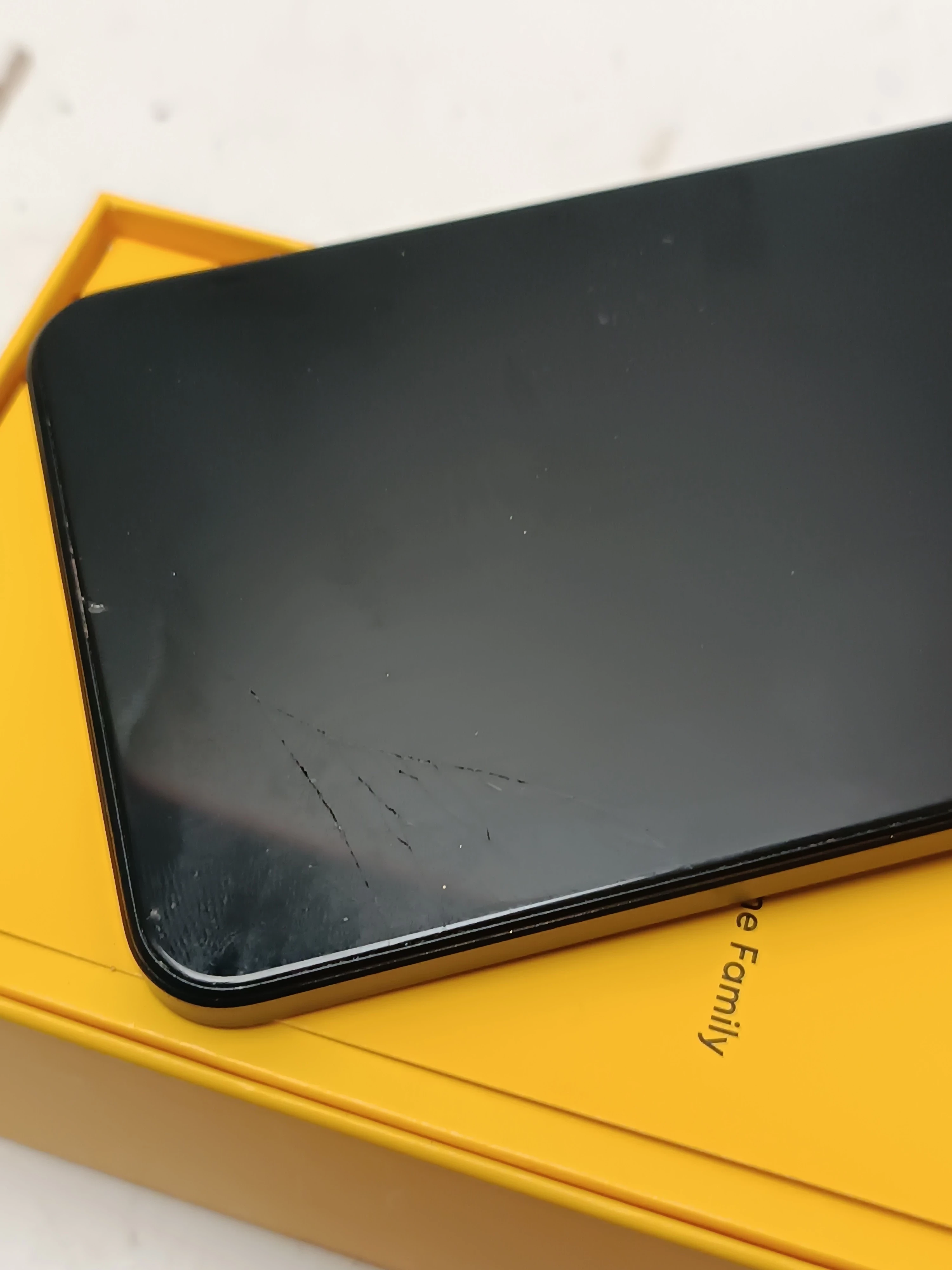 telefon-realme-c53-zbity-ekran-kolor-czarny