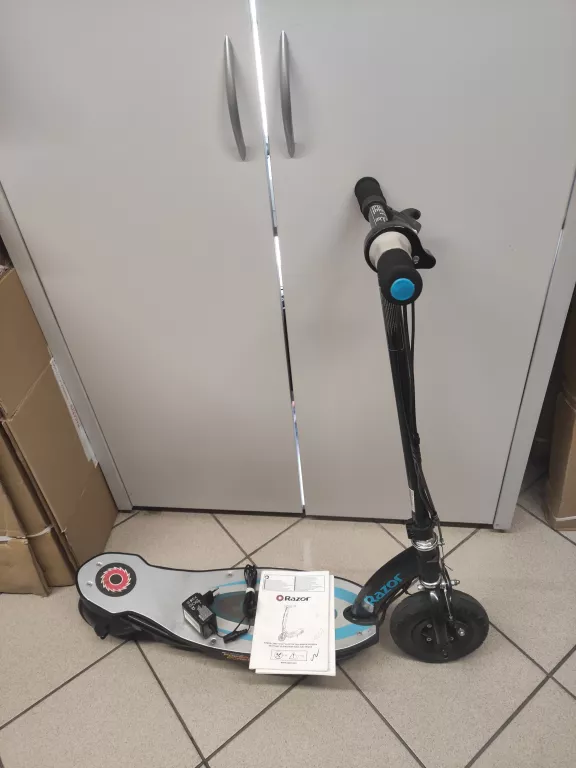 HULAJNOGA ELEKTRYCZNA RAZOR POWER CORE E 100