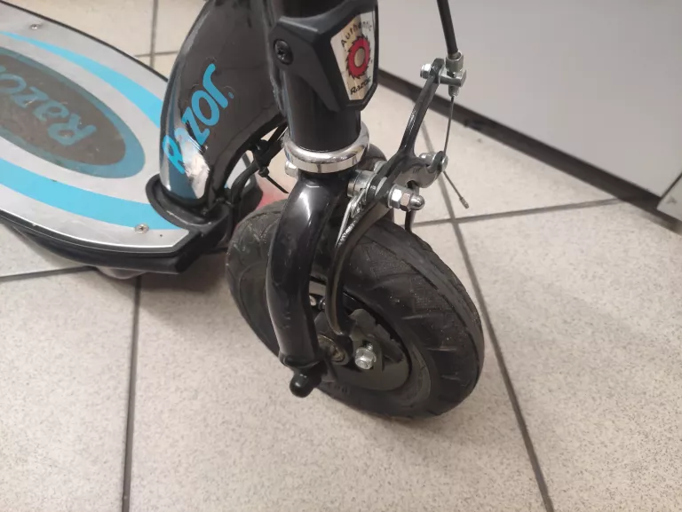 HULAJNOGA ELEKTRYCZNA RAZOR POWER CORE E 100