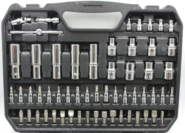 ZESTAW KLUCZY NASADOWYCH NEO TOOLS 111 SZT.