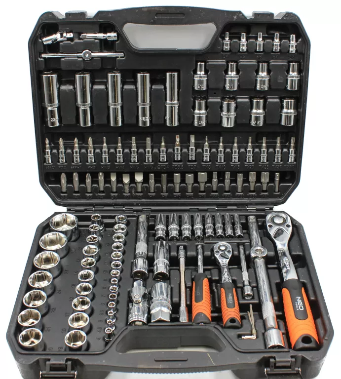 ZESTAW KLUCZY NASADOWYCH NEO TOOLS 111 SZT.